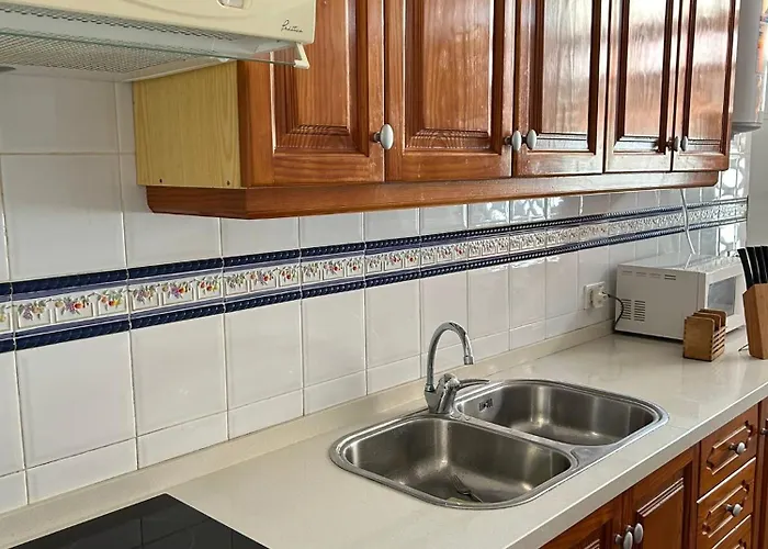 Apartmán Veramar Prime Beachfront Location, Free Parking, Steps To The *