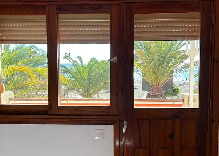 Apartmán Veramar Prime Beachfront Location, Free Parking, Steps To The Los Cristianos (Tenerife)