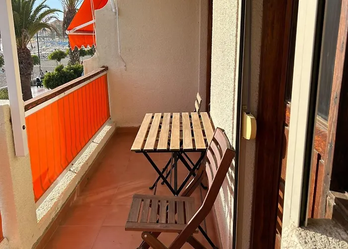 Veramar Prime Beachfront Location, Free Parking, Steps To The Apartmán Los Cristianos (Tenerife)